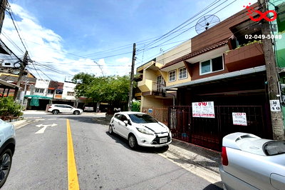 ทาวน์โฮม ถนนเสรีไทย : ขายทาวน์เฮาส์ 2 ชั้น 15 ตร.ว. หมู่บ้านอมรพันธ์ สวนสยาม - เสรีไทย ใกล้ MRT สายสีชมพู