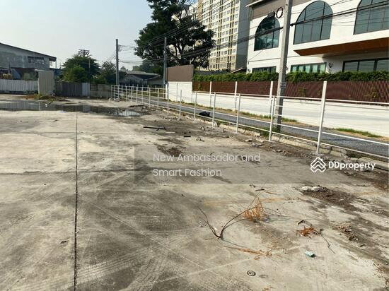 รูป ให้เช่าที่ดินเปล่า ถม เทปูน ทำรั้วแล้ว ลาซาล 41 - รูปที่ 1/5