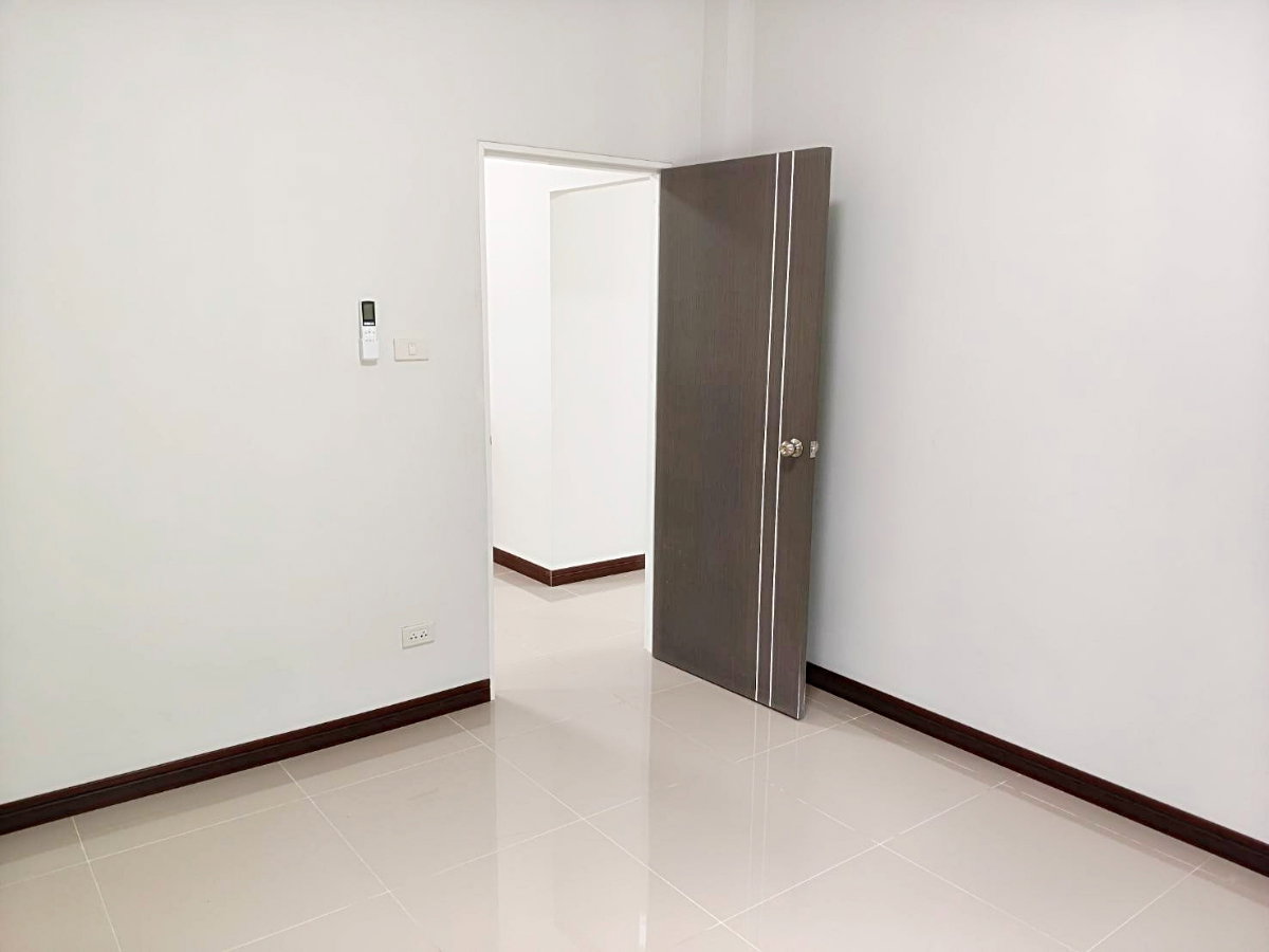 รูป ขายต่ำกว่าประเมิน! ขายบ้านเดี่ยวสร้างใหม่ 72 ตร.ว. สันป่าตอง เชียงใหม่ 3 นอน 2 น้ำ หลัง รพ.สันป่าตอง 086-301-6161 - รูปที่ 10/11