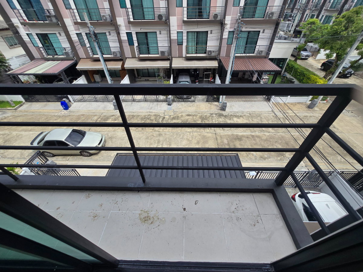 รูป ทาวน์โฮม3ชั้น รีโนเวทใหม่ ทำเลดี หมู่บ้านบ้านกลางเมือง ซอยพหลโยธิน50 แยก11-15-5 แขวงคลองถนน เขตสายไหม ใกล้รถไฟฟ้า - รูปที่ 28/35