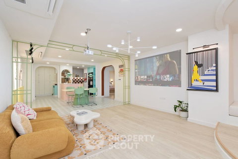 2-BR Condo At Supalai Place Sukhumvit 39, BTS Phrom Phong (ID 3044660)
