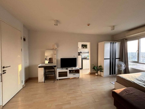 🌿 Beautiful unit, great price, ready to move in! 🌿 ✨ For Rent: Iris Avenue – a condo with a pleasant, leafy atmosphere.