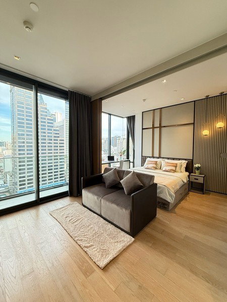 picture A045442 Ashton Silom - 2/8
