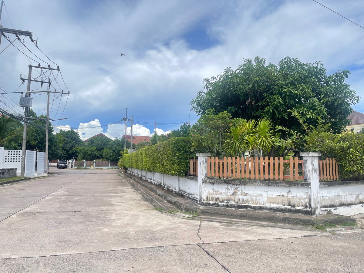 รูป ขายบ้านวิวไม้โครงการ 2 บ้านเดี่ยวพร้อมสวน 227.00 ตร.ว.  ใจกลางศรีราชา เชื่อมต่อถนนสุขุมวิท และมอเตอร์เวย์สาย 7 - รูปที่ 29/42