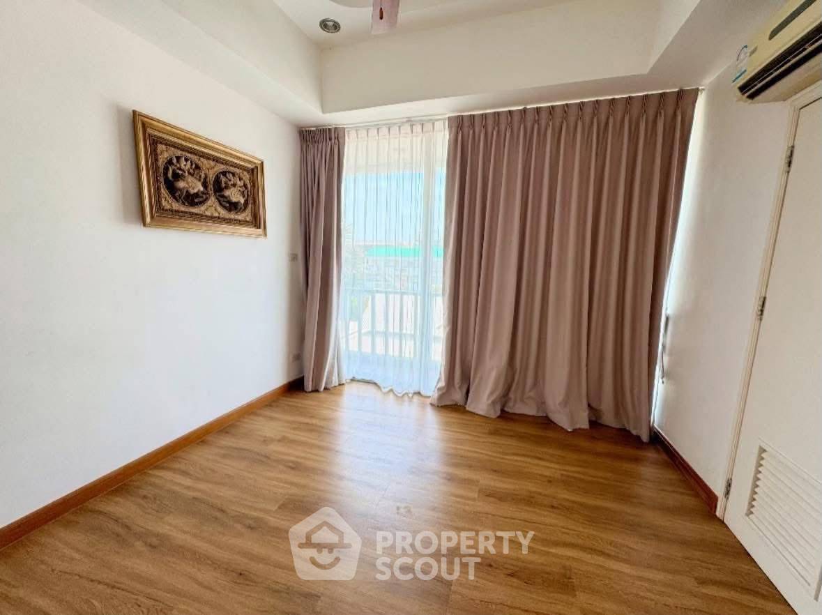 picture 3-BR 254 Sqm Condo At Coconut Beach Condominiums, Jomtien Beach (ID 3046255) - 13/16
