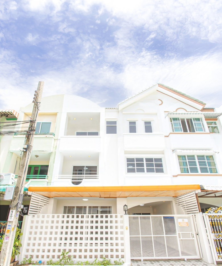 รูป CB014 ทาวน์เฮาส์ 4 ห้องนอน นวลจันทร์ - รูปที่ 1/1