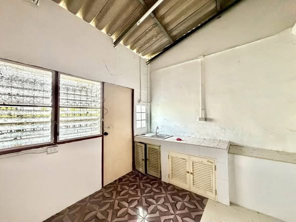 picture 🔥Urgent Sale! 2-Storey Townhouse at Warocha 5 – Great Value in Bang Phli - 5/7