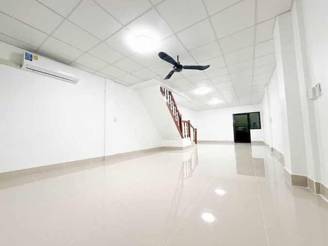 3-bed townhouse for rent, 18 sq wah, Phra Khanong
