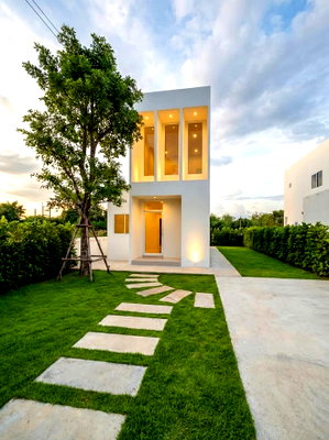 บ้านเดี่ยว เมืองลำพูน ลำพูน : ขายบ้านเดี่ยวหรู 2 ชั้น บ้านศรีย้อย ต้นธง - ลำพูน บ้านใหม่สไตล์โมเดิร์น ของแถมจัดเต็ม ถูกมาก ใกล้ตัวเมืองลำพูน เชื่อมต่อเชียงใหม่
