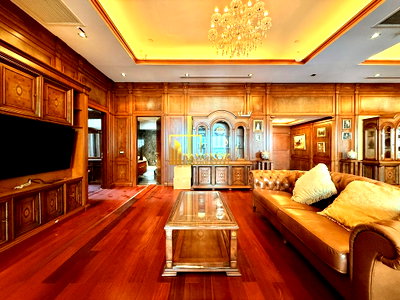 ขายคอนโด : Le Raffine 31 | Refined 3 Bed Duplex Condo With Private Pool - BR61348CD