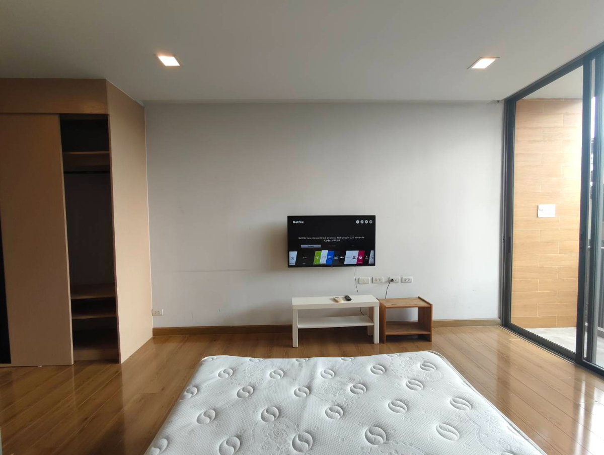 picture OMG335  [ Quad Sathorn ]  Nice Studio unit ++ Cheap RENT ++ Available NOW 30-Jun-26 - 4/9