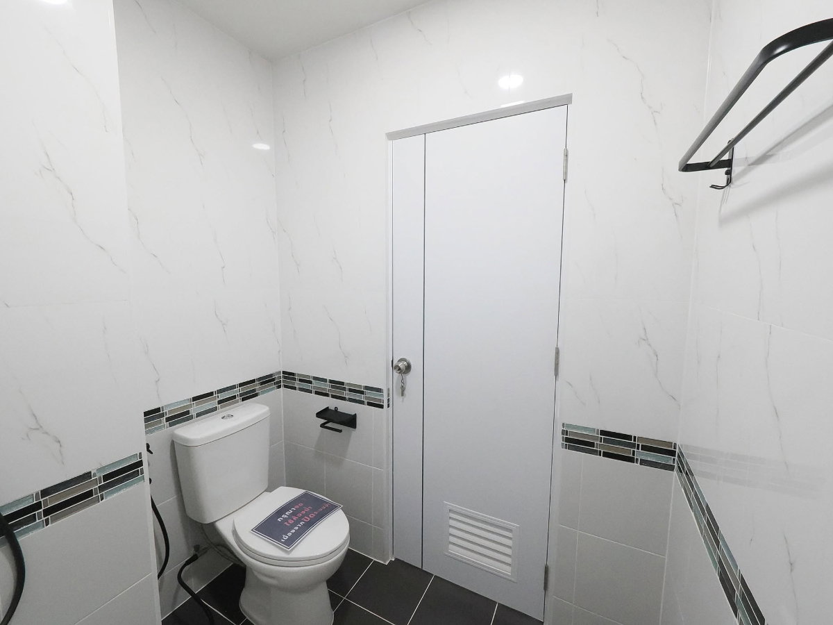 รูป ทาวน์โฮม 3.5 ชั้น ม.สรานนท์ ขนาด 18 ตร.ว. 4 ห้องนอน 3 ห้องน้ำ รีโนเวทใหม่ทั้งหลัง พร้อมเฟอร์ ขาย 2.88ล้าน - รูปที่ 31/63