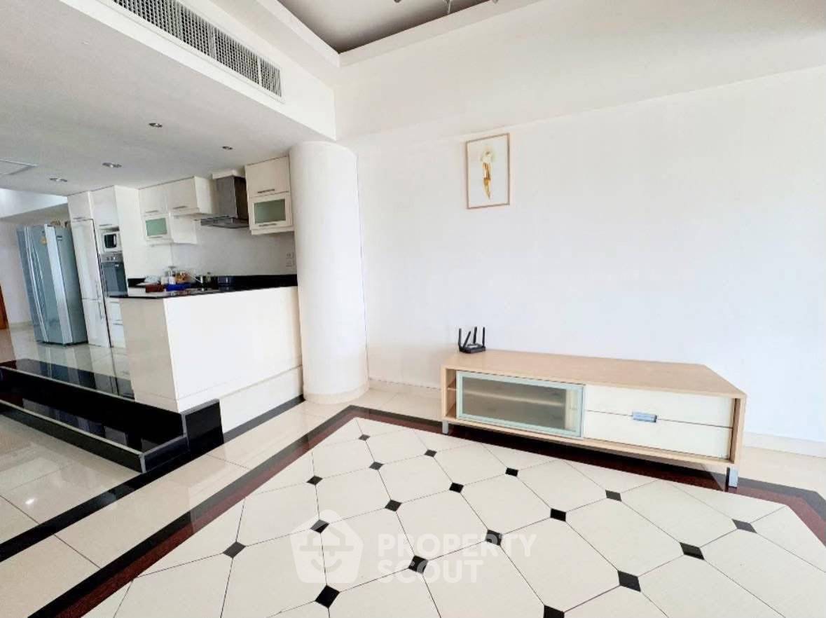 picture 3-BR 254 Sqm Condo At Coconut Beach Condominiums, Jomtien Beach (ID 3046255) - 7/16