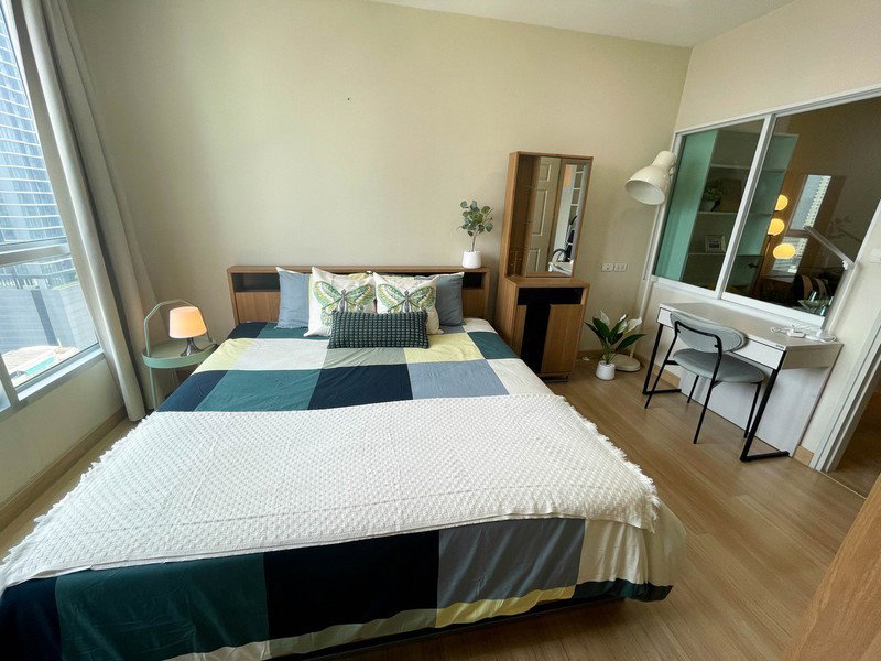 picture A045898 Life @ Sathorn 10 - 4/8