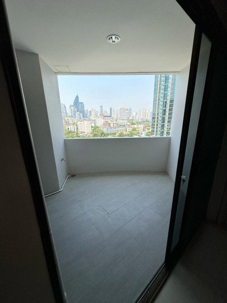 picture A046217 Fifty Fifth Tower - 7/8