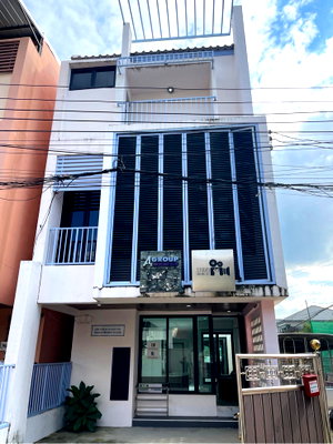 เช่าโฮมออฟฟิศ เกษตร : ให้เช่า ทาวน์โฮม 3 ชั้น มีห้อง Studio หลังมุม ทำเลทอง ลาดพร้าว 18 แยก 4 🔥 | MRT 700 ม. | Home Office ได้ |