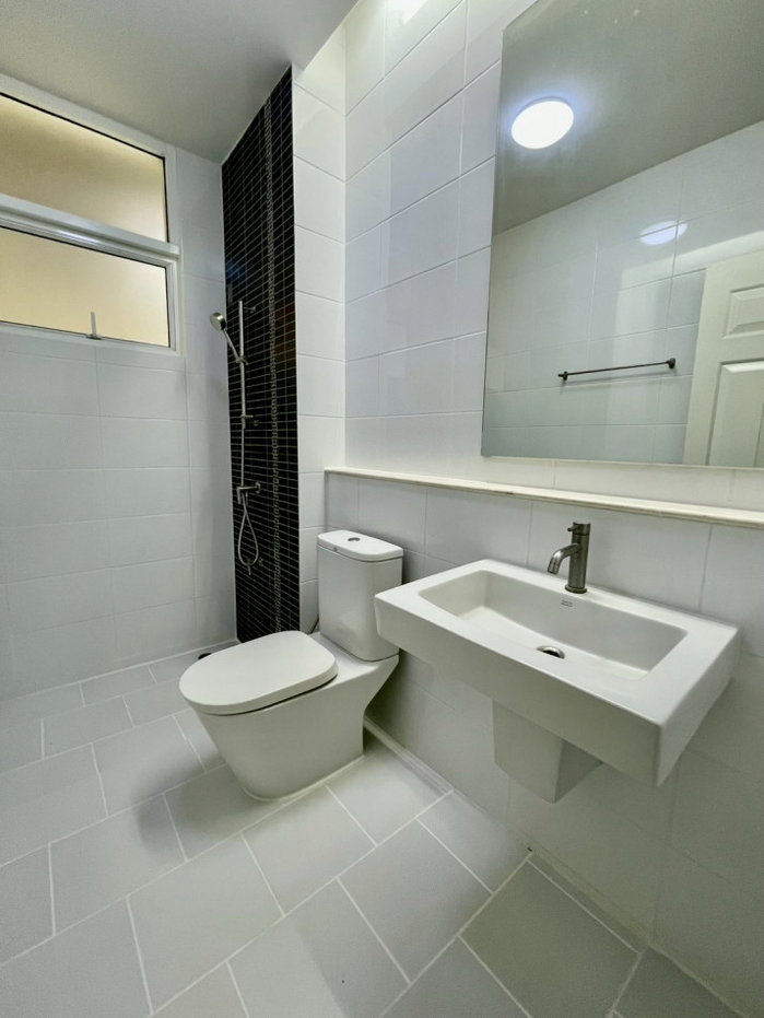 รูป ขายทาวน์เฮาส์ 2 ชั้น 19 ตร.ว. หลังมุม รีโนเวทใหม่หมู่บ้านซิตี้เซนส์ วัชรพล | หน้าสวน บรรยากาศร่มรื่น ใกล้เพลินนารีมอลล์ - รูปที่ 12/12