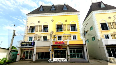Townhouses for sale Boromarajonani College Of Nursing Noppharat Wachi : 3-storey townhome for sale The Nice Ramintra - Prayasuren Supports both residential and commercial