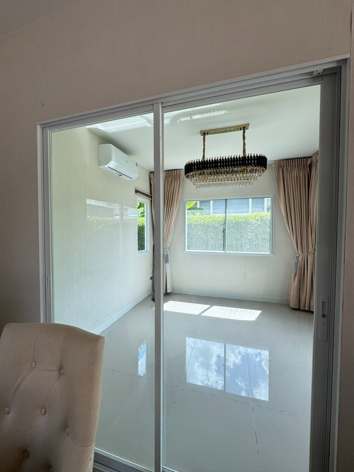 รูป บ้านสวย พร้อมอยู่ เฟอร์นิเจอร์ครบ ใกล้ทางด่วนจตุโชติ-วงแหวน ไม่ต้องตกแต่งเพิ่ม พร้อมเข้าอยู่ - รูปที่ 16/21