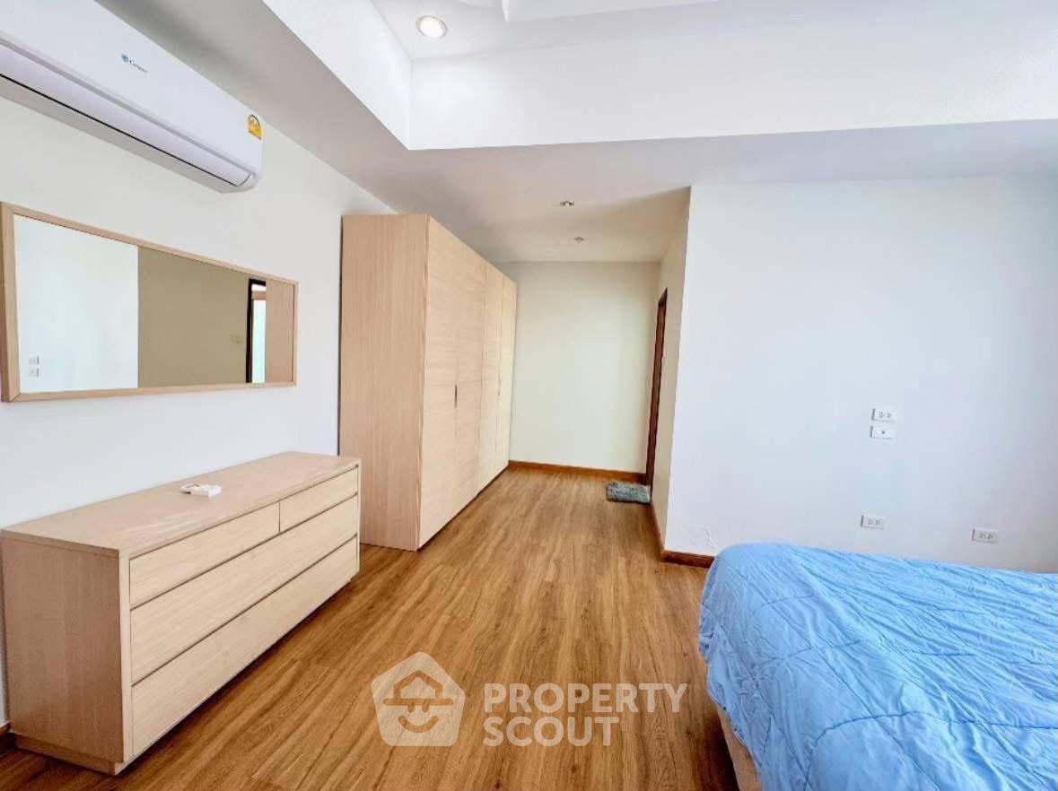 picture 3-BR 254 Sqm Condo At Coconut Beach Condominiums, Jomtien Beach (ID 3046255) - 10/16