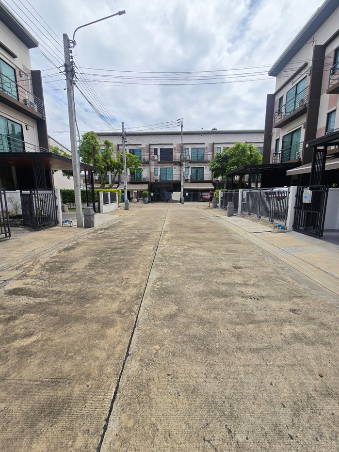 รูป ทาวน์โฮม3ชั้น รีโนเวทใหม่ ทำเลดี หมู่บ้านบ้านกลางเมือง ซอยพหลโยธิน50 แยก11-15-5 แขวงคลองถนน เขตสายไหม ใกล้รถไฟฟ้า - รูปที่ 33/35
