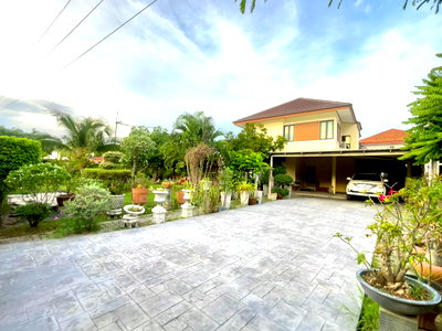 บ้านเดี่ยว รร.วัดมโนรม : ขายบ้านวิวไม้โครงการ 2 บ้านเดี่ยวพร้อมสวน 227.00 ตร.ว.  ใจกลางศรีราชา เชื่อมต่อถนนสุขุมวิท และมอเตอร์เวย์สาย 7