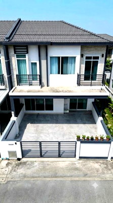 Townhouses for rent Bangkok : FOR RENT  HOUSE PROPERTY  9999 BAHT per MONTH