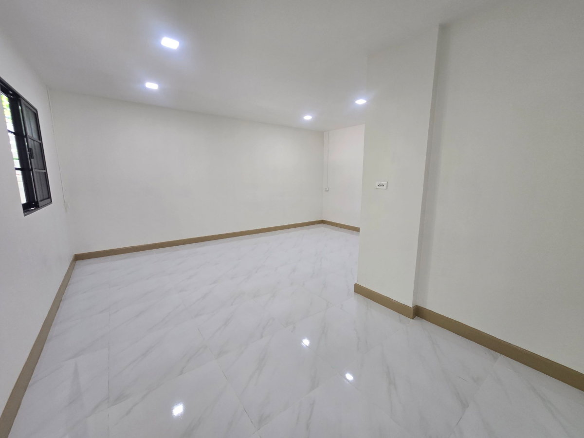 รูป บ้านเดี่ยว เนื้อที่เยอะ ทำเลดี กว้างขวาง หมู่บ้าน เคซี.การ์เด้นโฮม18 ถนนนิมิตใหม่40 คลองสามวา แต่งเฟอร์ฯพร้อมอยู่ - รูปที่ 18/35