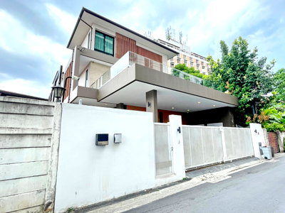 Houses for rent Srinakharinwirot University Prasanmit Campus : HK0050 RENTAL Single House Unit type Bedroom 7, Bathroom : 8