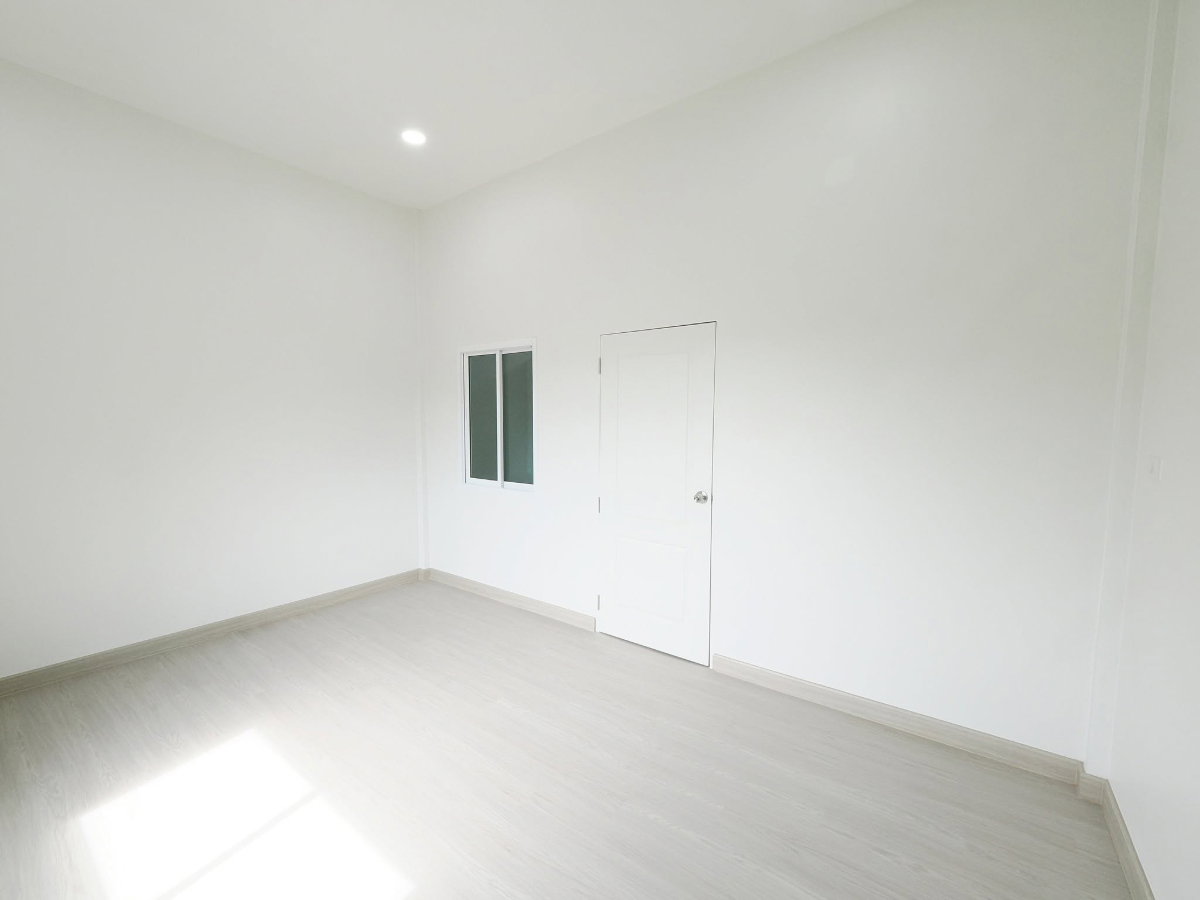 รูป ทาวน์โฮม 3.5 ชั้น ม.สรานนท์ ขนาด 18 ตร.ว. 4 ห้องนอน 3 ห้องน้ำ รีโนเวทใหม่ทั้งหลัง พร้อมเฟอร์ ขาย 2.88ล้าน - รูปที่ 48/63