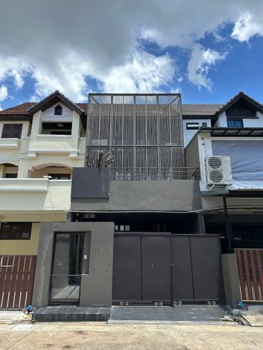 5-bed home office for rent, 350 sqm, 35 sq wah, Huai Khwang
