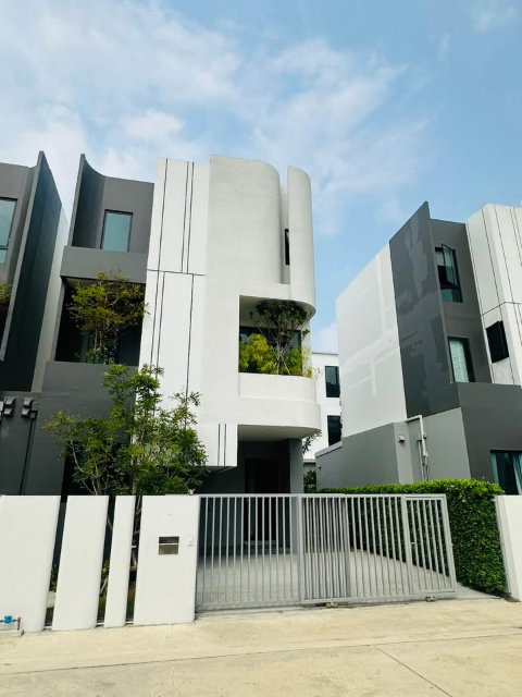 รูป HR3574ให้เช่าบ้านใหม่หรู พูลวิลล่า เดอะ ฟอเรสต์ ไพร์ม ลาดกระบัง 3 ชั้น มีสระว่ายน้ำส่วนตัว เฟอร์ครบพร้อมอยู่ ใกล้สนามบินสุวรรณภูมิ เพียง 10 นาที - รูปที่ 1/49