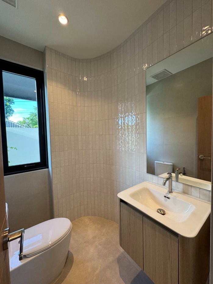 picture Luxury Modern Single-Storey Pool Villa for Sale - 16/21