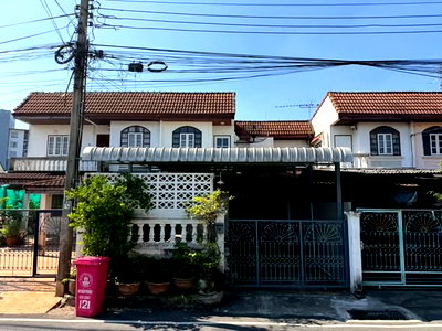 Townhouses for sale Nonthaburi : 🔥2-Storey Semi-Detached House for Sale at Baan Buathong Village | Convenient Location Near MRT Purple LineNear MRT Khlong Bang Phai