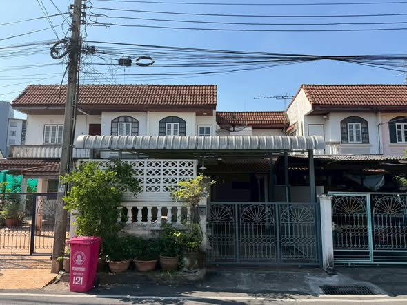 Townhouses for sale : 🔥2-Storey Semi-Detached House for Sale at Baan Buathong Village | Convenient Location Near MRT Purple LineNear MRT Khlong Bang Phai