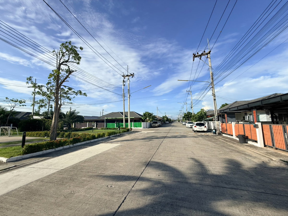 รูป บ้านแฝดชั้นเดียว ทำเลดี ใกล้โรบินสัน หมู่บ้านสิรารมย์ เพียง 2.19 ล้านบาท - รูปที่ 4/13