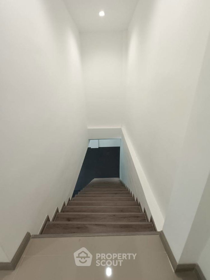 รูป บ้านเดี่ยว 6 ห้องนอน สำหรับขาย เดอะ แกรนด์ ปิ่นเกล้า ใกล้ศาลธรรมสพน์ (เลี้ยงสัตว์ได้) (ID 1501592) - รูปที่ 32/52