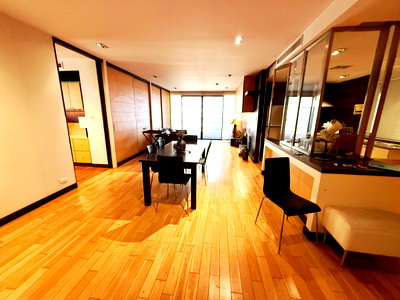 Condos for sale : Luxury & Wellness Condo for Sale, Riverine Place 1, Large Unit 112.56 sq.m., 2 Private Parking Spaces, High-Quality Community