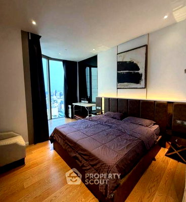 Condos for rent : 3-BR Condo For Rent At Magnolias Waterfront Residences Near BTS Saphan Taksin (ID 3041851)