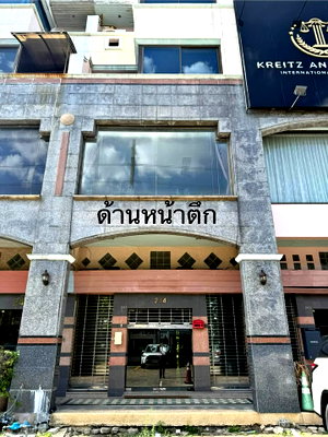 เช่าอาคารพาณิชย์ ม.ราชภัฏสวนสุนันทา : HR3570ให้เช่าอาคารพาณิชย์ 3.5 ชั้น 380 ตร.ม. ติดถนนใหญ่สิรินธร ทำเลทองฝั่งธนฯ สเปก 6 นอน 4 น้ำ เหมาะทำ Home Office หรืออยู่อาศัย