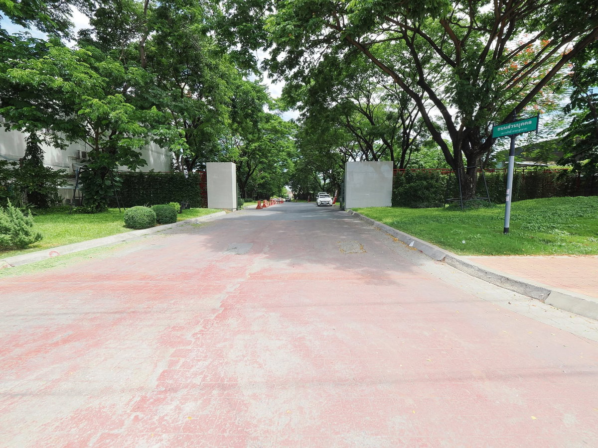 รูป ทาวน์โฮม 3.5 ชั้น ม.สรานนท์ ขนาด 18 ตร.ว. 4 ห้องนอน 3 ห้องน้ำ รีโนเวทใหม่ทั้งหลัง พร้อมเฟอร์ ขาย 2.88ล้าน - รูปที่ 61/63