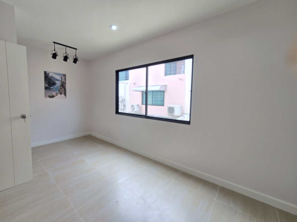 รูป ทาวน์โฮม3ชั้น รีโนเวทใหม่ ทำเลดี หมู่บ้านบ้านกลางเมือง ซอยพหลโยธิน50 แยก11-15-5 แขวงคลองถนน เขตสายไหม ใกล้รถไฟฟ้า - รูปที่ 21/35