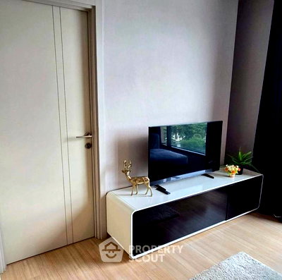 Condos for sale : 2-BR Condo For Sale, The Base Rama 9-Ramkhamhaeng, Near ARL Ramkhamhaeng (ID 3047859)
