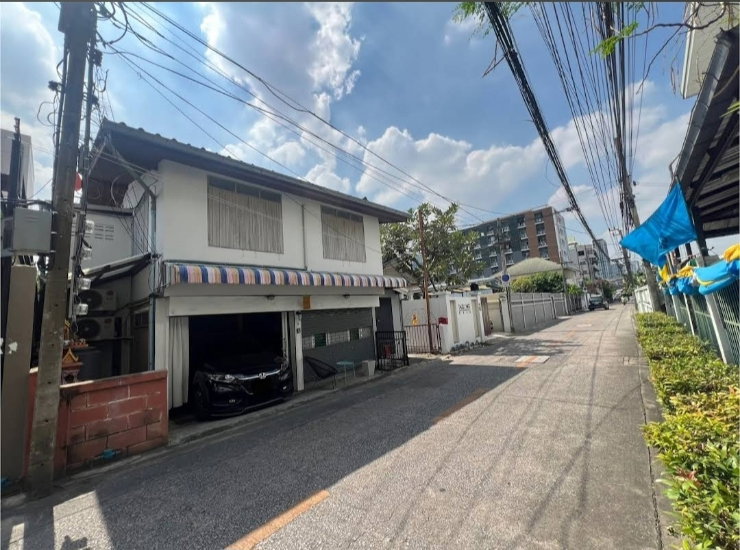 รูป ‼️บ้านเช่าทั้งหลัง 2 ชั้น Home Office‼️

3 ห้องนอนแอร์ทุกห้อง, 2 ห้องน้ำ
🏕อยู่ในซอยเขตบางซื่อ (กานต์ประภา) 
 - รูปที่ 2/25