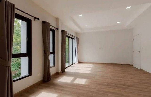 picture Brand new pool villa for Sale! At Sanklang Sankampang , Near Borsarng Intersection. - 4/8