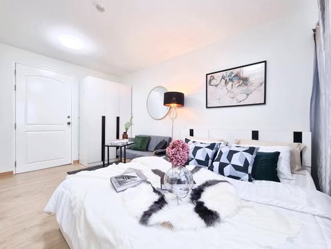 🔥 Condo for Sale at The Seasons Srinakarin – Ready to Move In with Private Balcony Near MRT Srinakarin 38