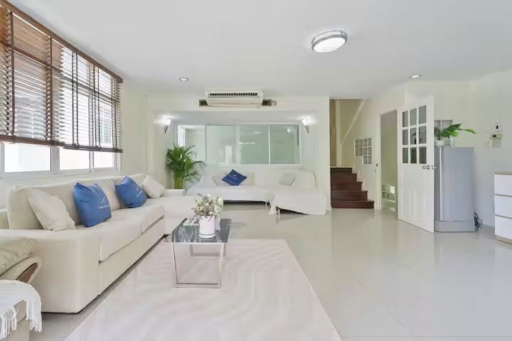 picture 📢 5-Bedroom Single House for Rent near Emporium - 5/34