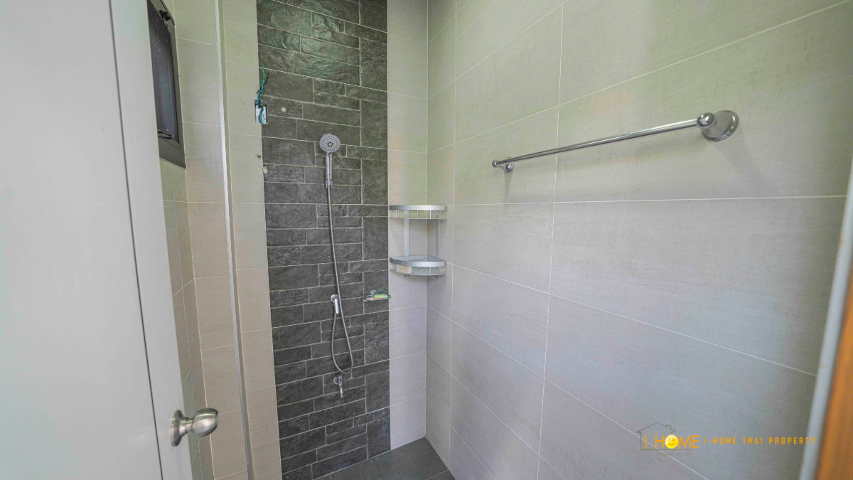 picture  Spacious 2-Storey Detached House for Rent - 42/43