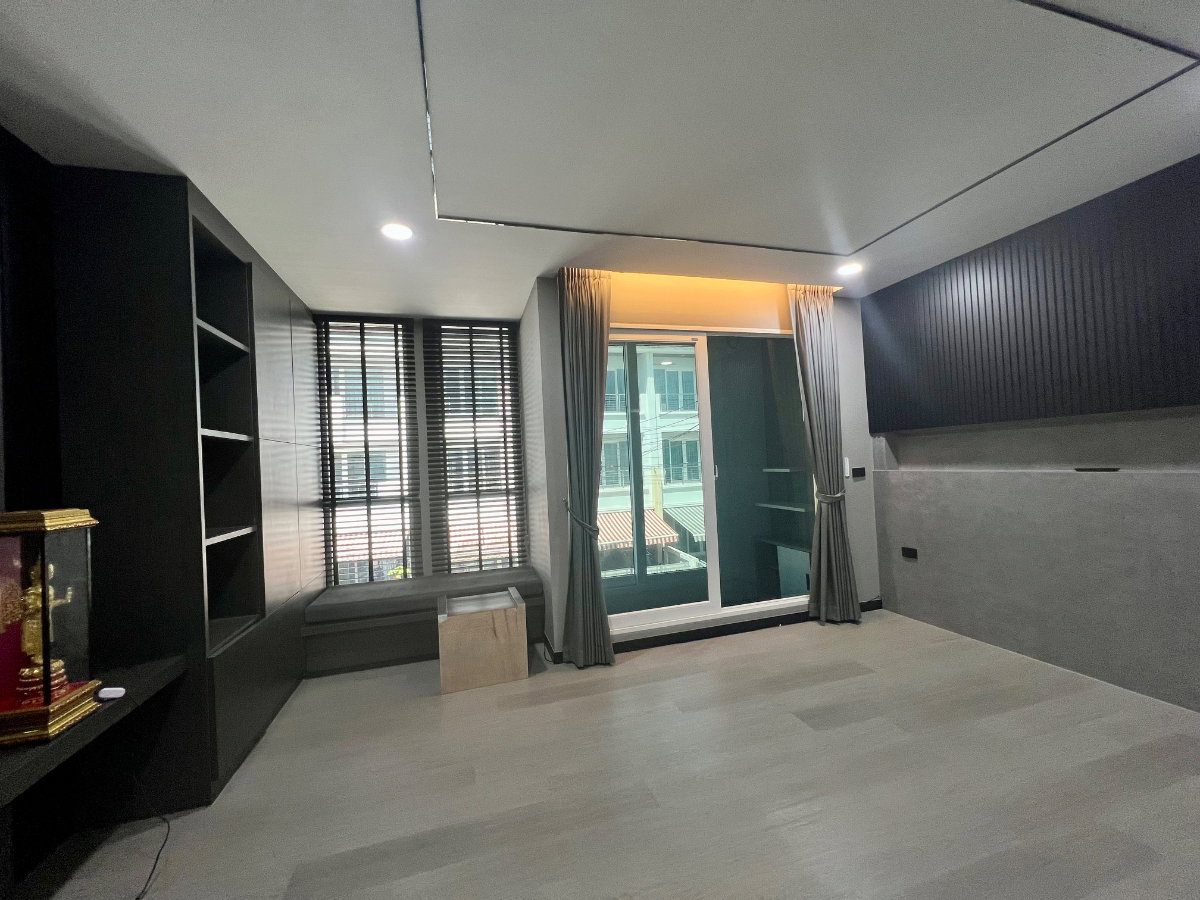 รูป ให้เช่า Baan Klang Muang S-Sense Rama 9 – Ladprao ทาวน์โฮมหลังมุม รีโนเวทใหม่ Built-in ทั้งหลัง พร้อมเข้าอยู่ ใกล้โรงเรียนนานาชาติฝรั่งเศส กรุงเทพ - รูปที่ 22/36