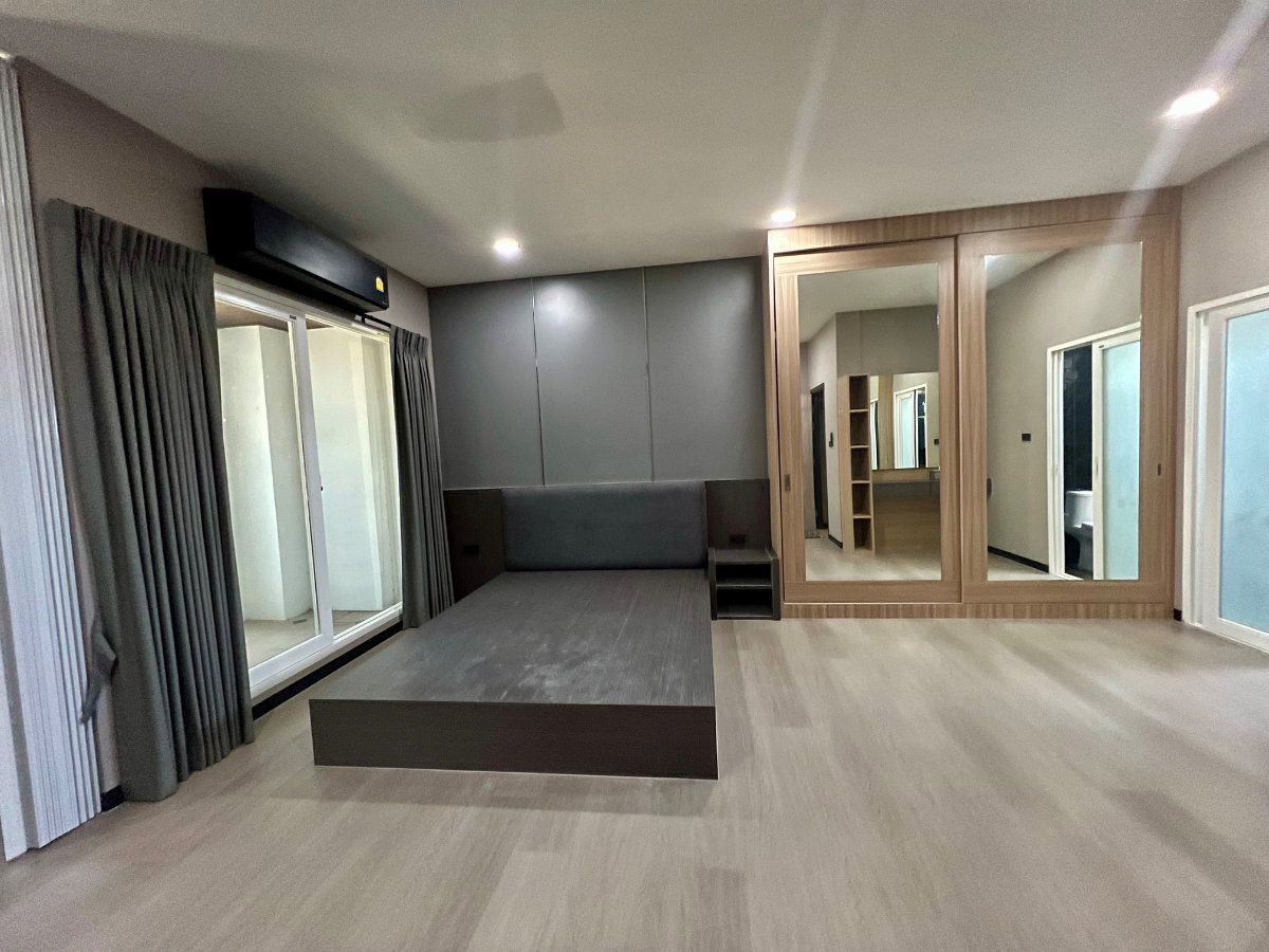 รูป ให้เช่า Baan Klang Muang S-Sense Rama 9 – Ladprao ทาวน์โฮมหลังมุม รีโนเวทใหม่ Built-in ทั้งหลัง พร้อมเข้าอยู่ ใกล้โรงเรียนนานาชาติฝรั่งเศส กรุงเทพ - รูปที่ 26/36